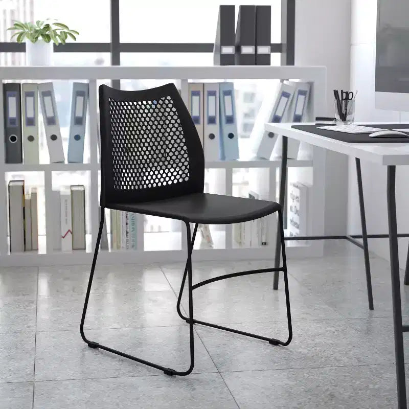 Chaise empilable Flash Furniture série HERCULES, capacité 300 kg, avec dossier aéré et piètement luge thermolaqué