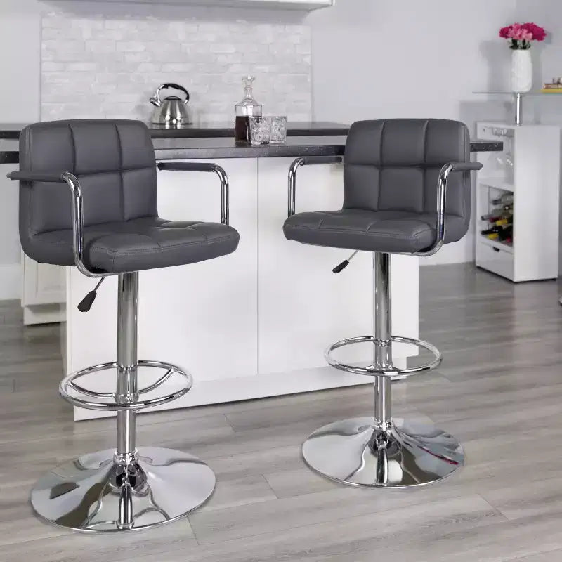 Tabouret de bar contemporain Flash Furniture en vinyle matelassé, réglable en hauteur, avec accoudoirs et base chromée