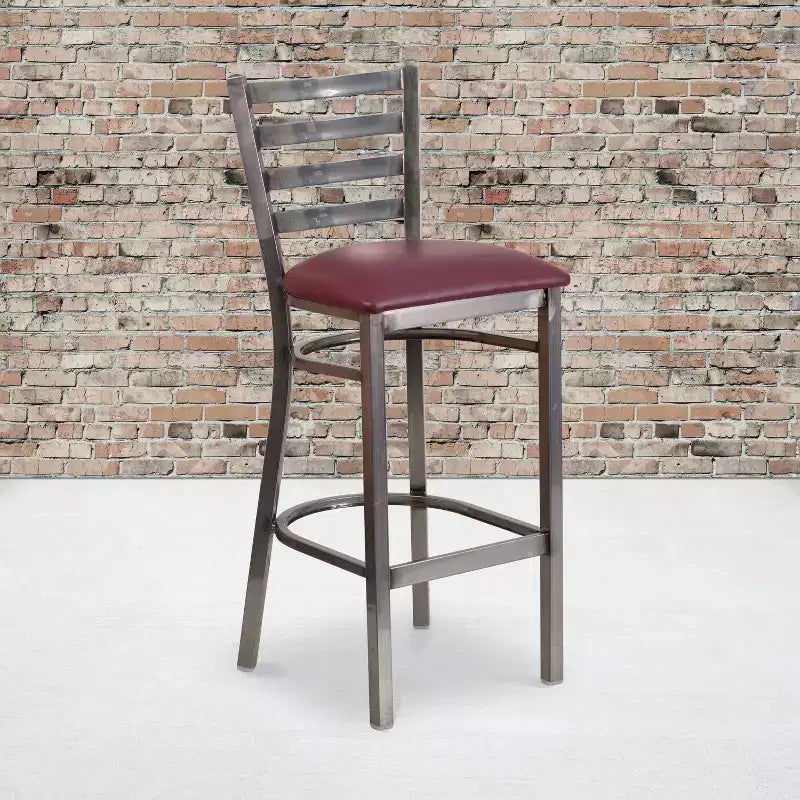 Tabouret de bar Emma et Oliver à dossier échelle en métal, avec finition transparente, pour restaurant