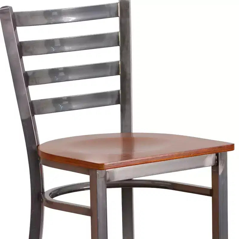 Tabouret de bar Emma et Oliver à dossier échelle en métal, avec finition transparente, pour restaurant