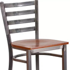 Tabouret de bar Emma et Oliver à dossier échelle en métal, avec finition transparente, pour restaurant