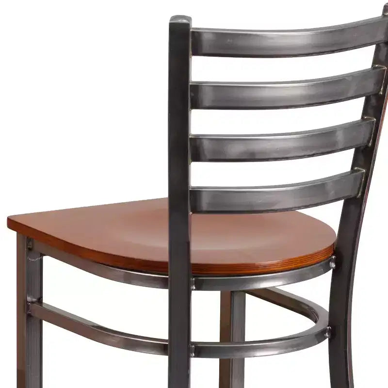 Tabouret de bar Emma et Oliver à dossier échelle en métal, avec finition transparente, pour restaurant