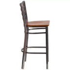 Tabouret de bar Emma et Oliver à dossier échelle en métal, avec finition transparente, pour restaurant