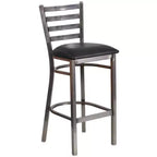 Tabouret de bar Emma et Oliver à dossier échelle en métal, avec finition transparente, pour restaurant