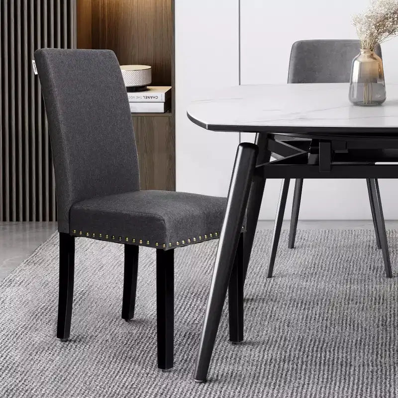 Lot de 2 chaises de salle à manger en tissu Costway rembourrées avec clous décoratifs