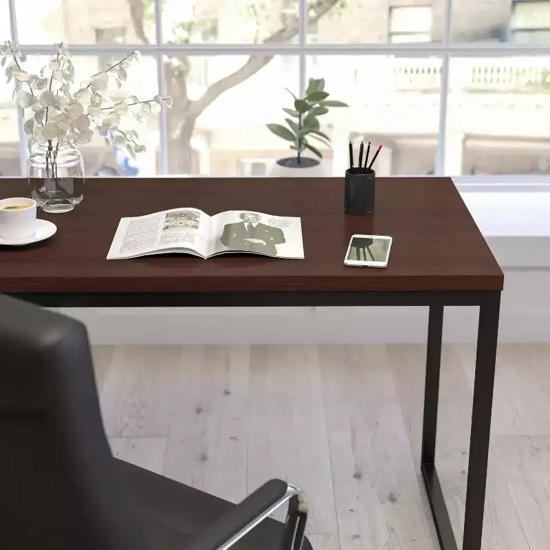 Bureau d'ordinateur Merrick Lane de 47 pouces avec cadre métallique ouvert