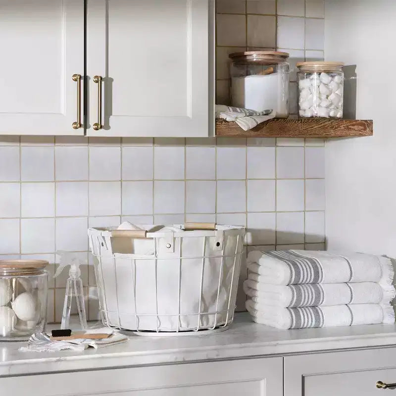 Panier à linge en fil de fer et tissu avec doublure crème et poignées en bois, panier à linge rond à dessus ouvert