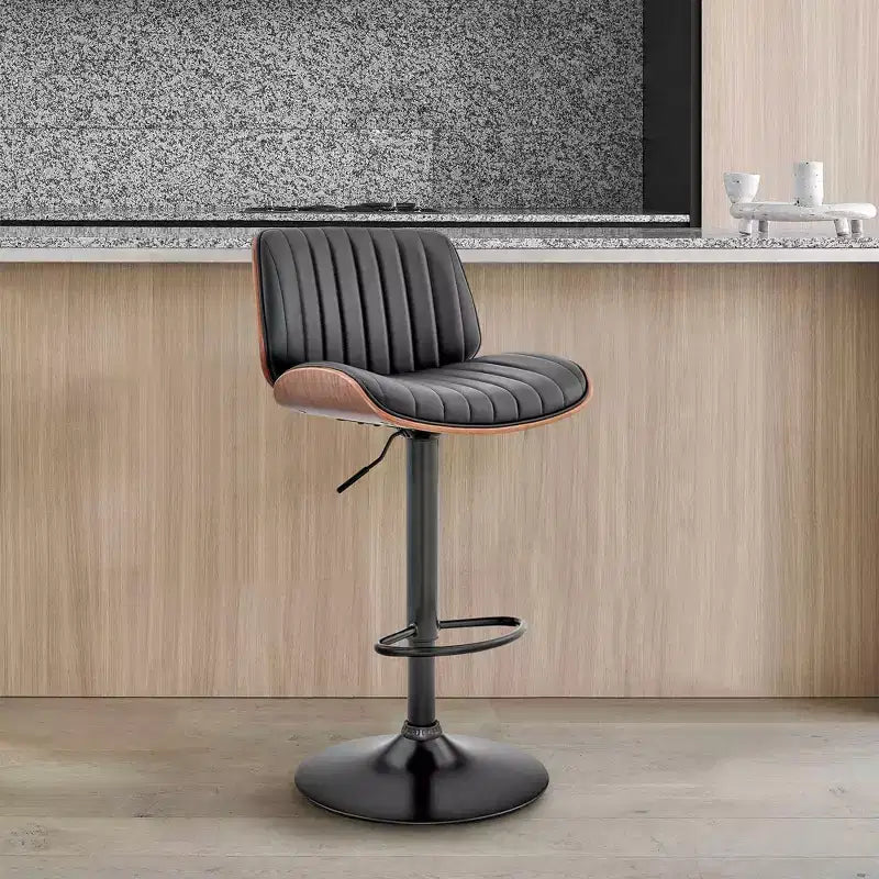 Tabouret de bar réglable Brock, hauteur comptoir, avec assise en similicuir, finition noyer, base en acier noir – Armen Living