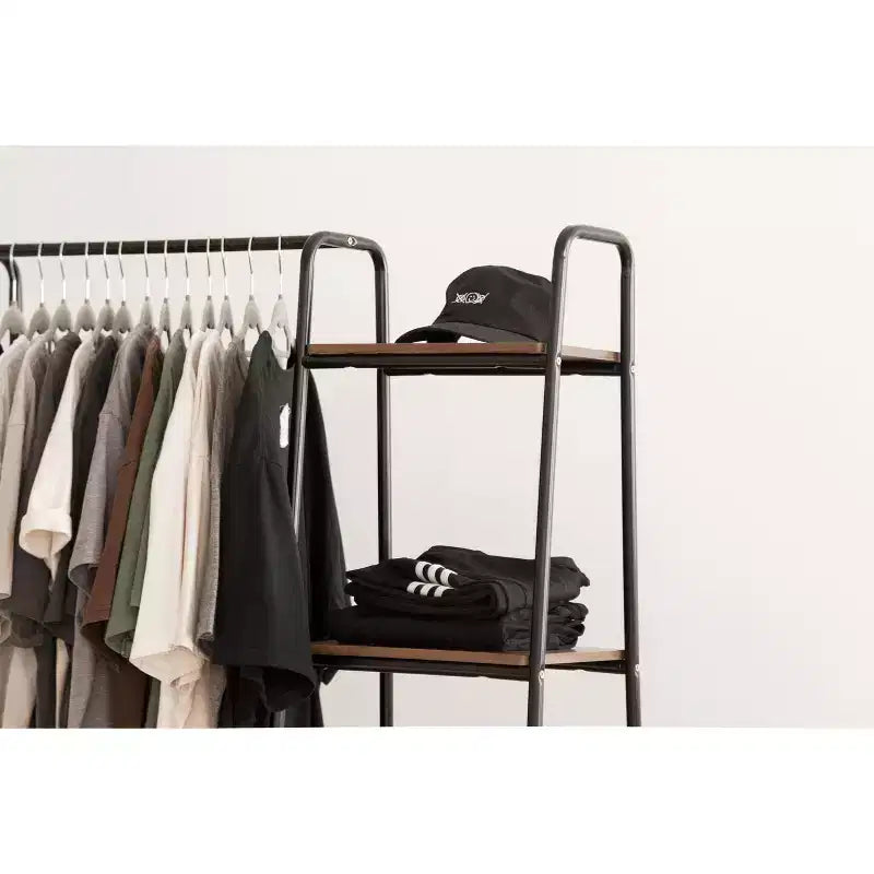 Portant à vêtements IRIS USA pour suspendre les vêtements et exposer les accessoires