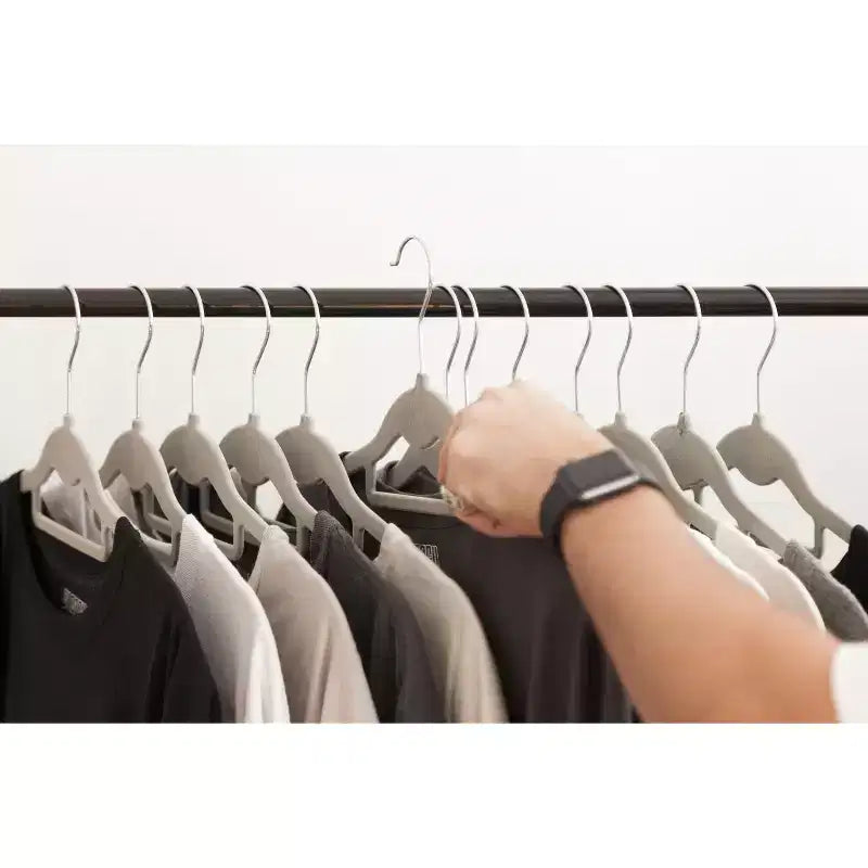 Portant à vêtements IRIS USA pour suspendre les vêtements et exposer les accessoires