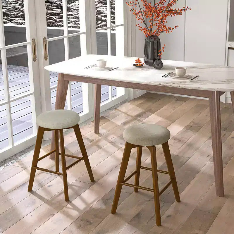 Lot de 2 tabourets de bar pivotants Costway, chaises de comptoir rembourrées avec pieds en bois d'hévéa