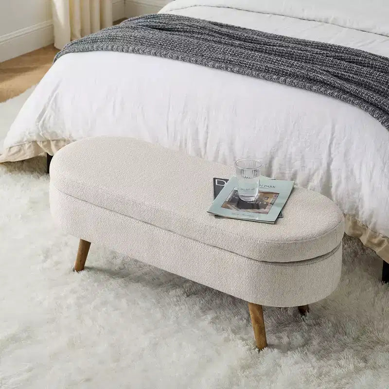 Banc de rangement ovale avec pieds en hévéa, Pouf capitonné moderne - ModernLuxe