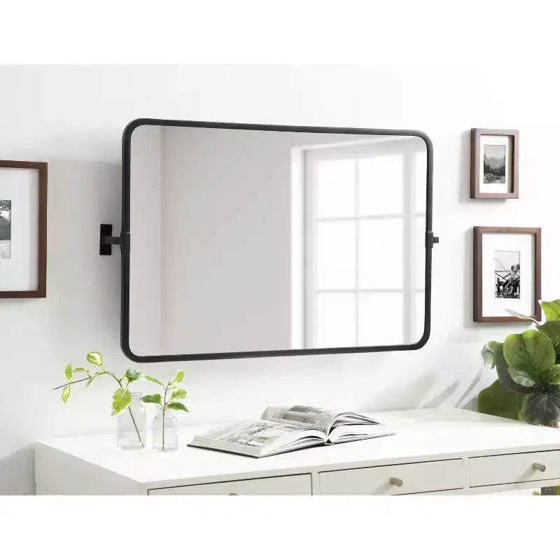 Miroir fonctionnel rectangulaire en métal Elijah de Kate and Laurel, 38x24, Noir